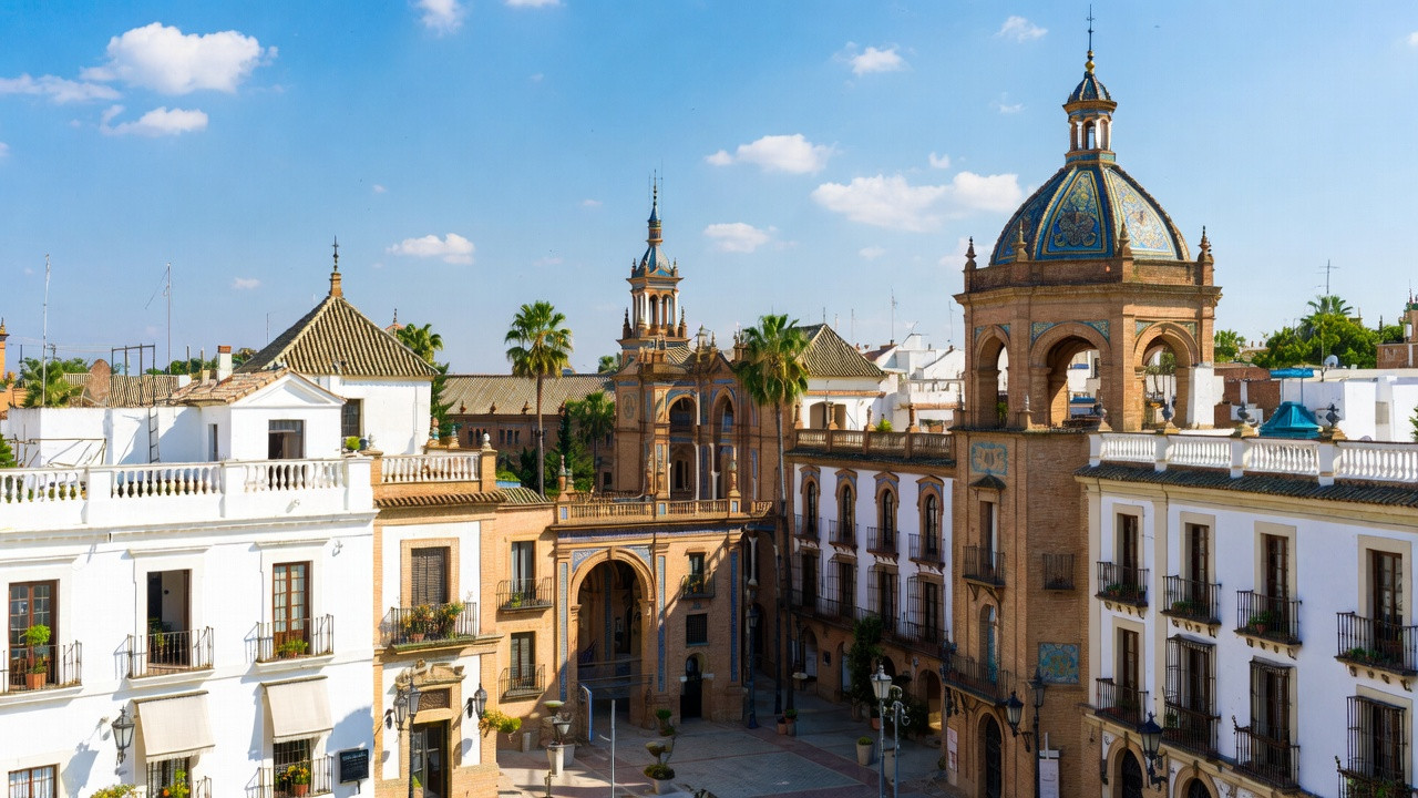 Vue emblématique de Séville avec la Plaza de España et l’architecture andalouse, idéale pour préparer un séjour.