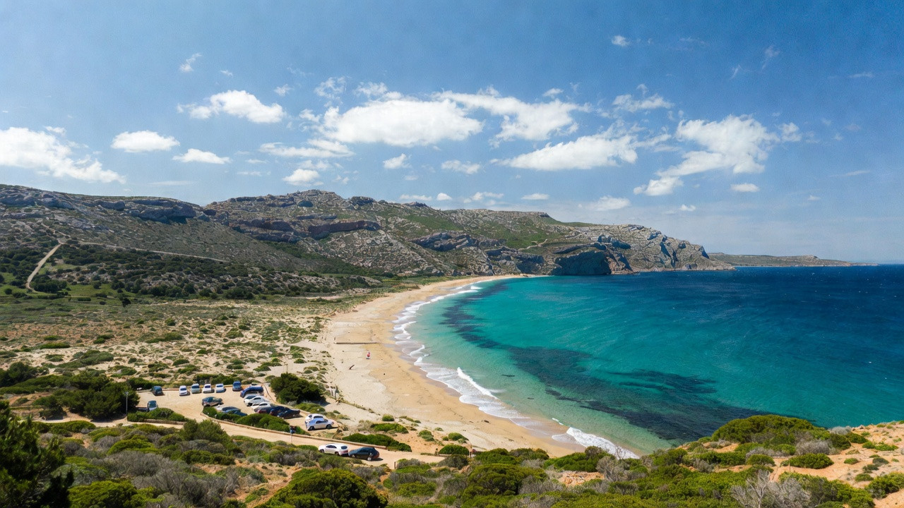 Plage de l’Ostriconi en Corse avec accès, parking à proximité et vue générale sur le littoral